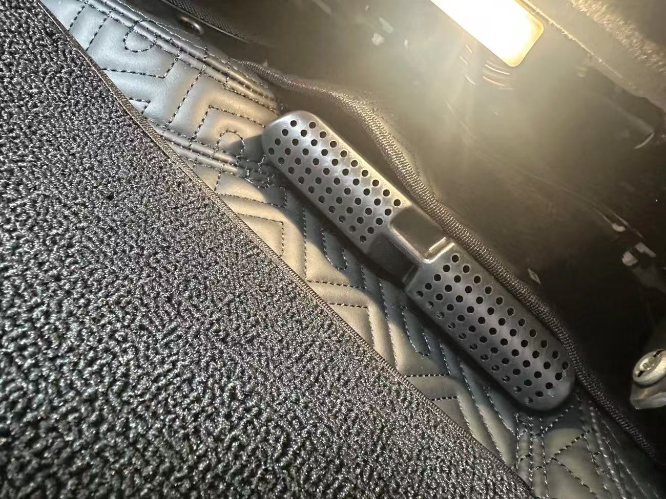 Car Seat Cover - سيارة غطاء فتحة التهوية مصبغة لسيارات